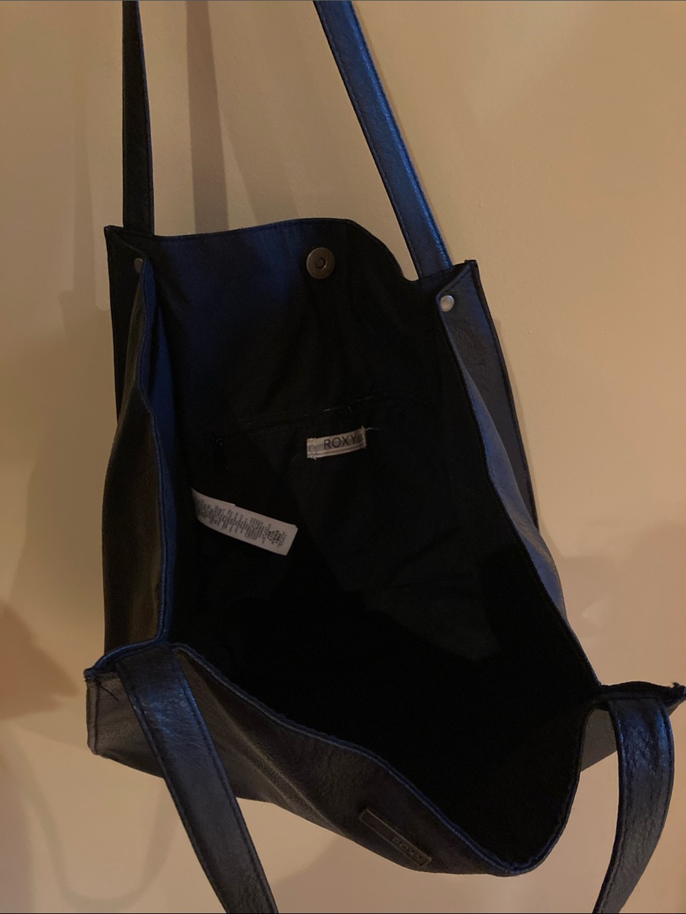 Roxy Black Faux-Leather Shoulder Tote - Picture 4 of 8